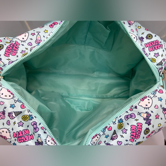 🔆HELLO KITTY TRAVEL DUFFEL BAG - Picture 10 of 15